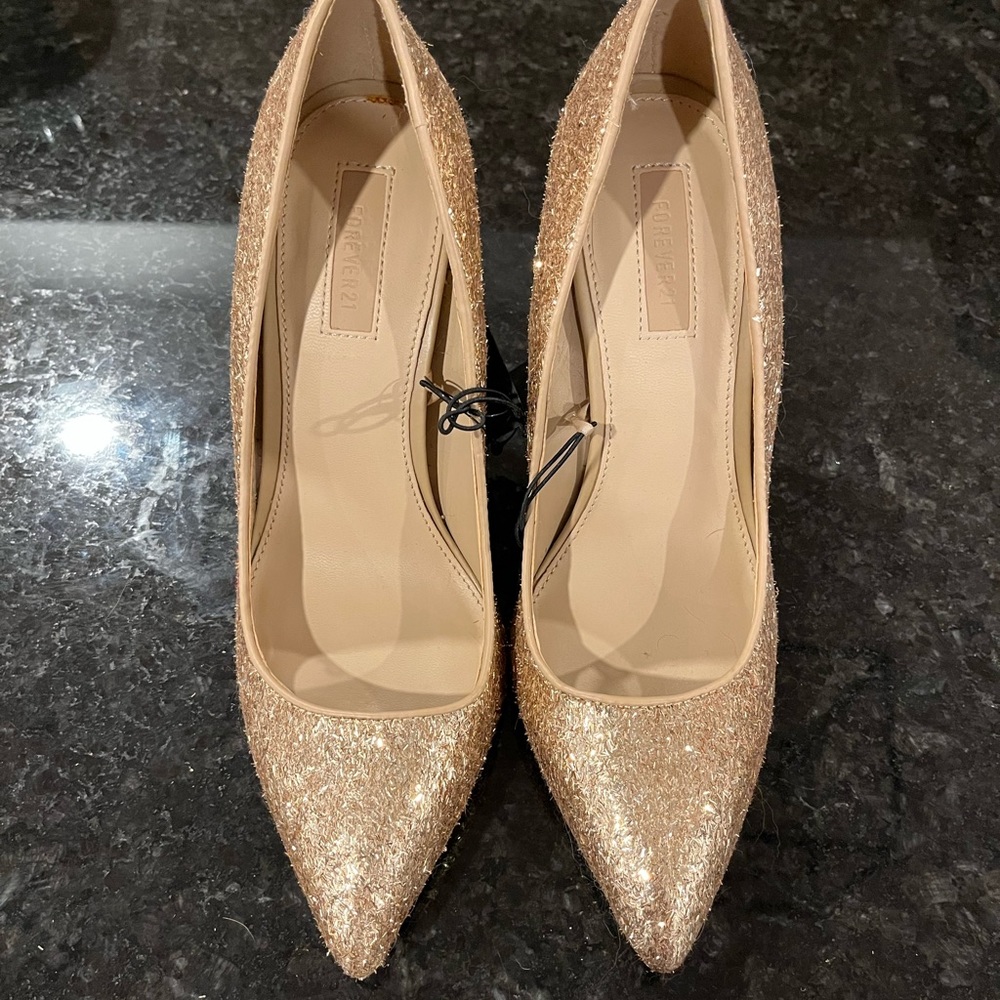 NWT Forever 21 Gold Stilettos